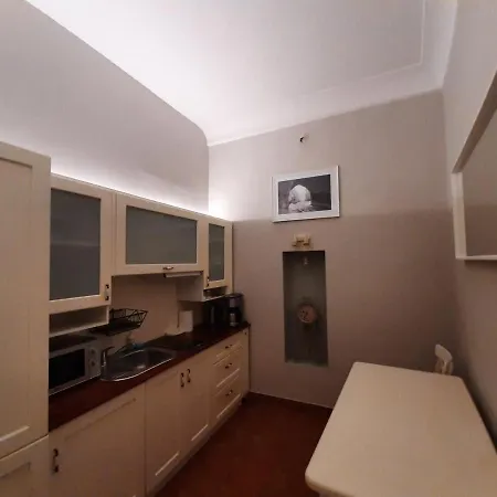アパートホテル Florianska Gate Luxury 2*