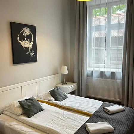 Florianska Gate Luxury 아파트호텔 4*
